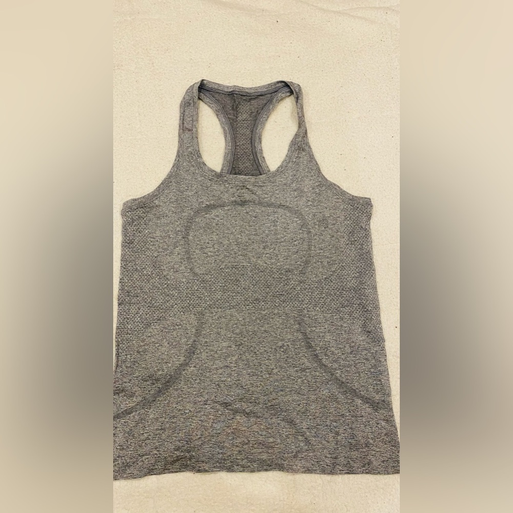 Lululemon Swiftly Tech Racerback Tank. Size 8 Gray